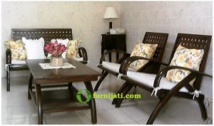 Model kursi kayu minimalis untuk ruang tamu